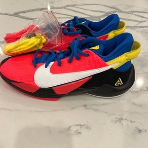 Brand new Nike freak giannis neon sneakers size 6 with extra laces!